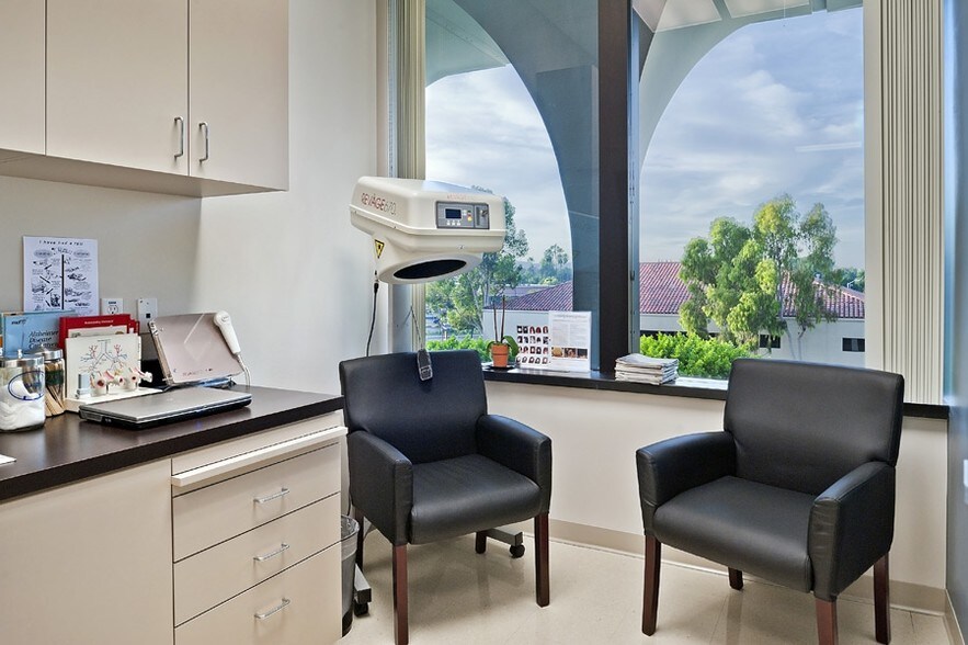 More Photos Of 23521 Paseo de Valencia, Laguna Hills Medical For Lease