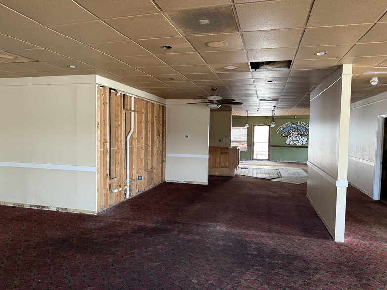 More Photos Of 1601 N Market St, Sparta Restaurant For Sale
