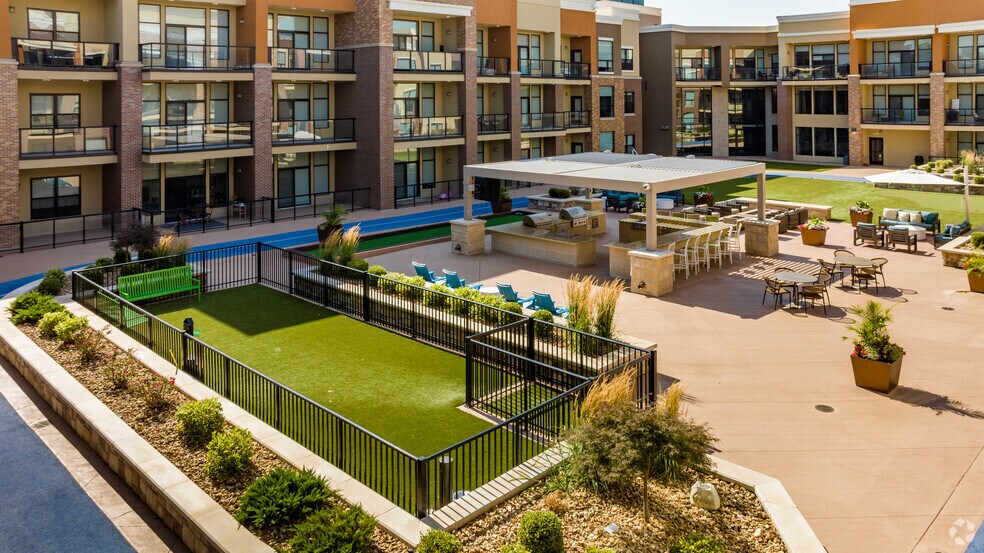 More Photos Of 10401 College Blvd, Overland Park Apartments For Lease