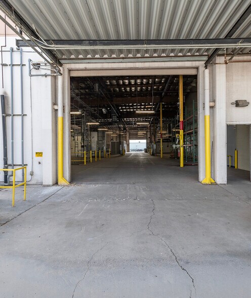 More Photos Of 2950 W Catalina Dr, Phoenix Manufacturing For Sale