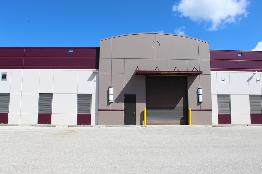 More Photos Of 11600 Adelmo Ln, Fort Myers Warehouse For Lease