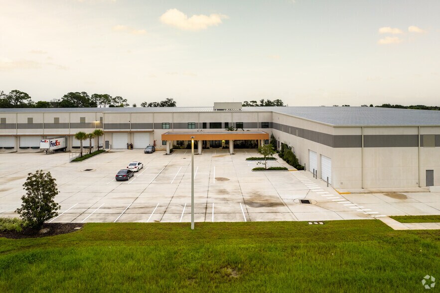 Primary Photo Of 343 Monroe Rd, Sanford Warehouse For Lease