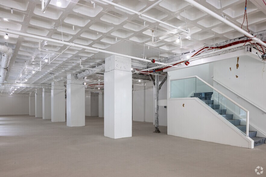 More Photos Of 866 United Nations Plz, New York Office For Sale