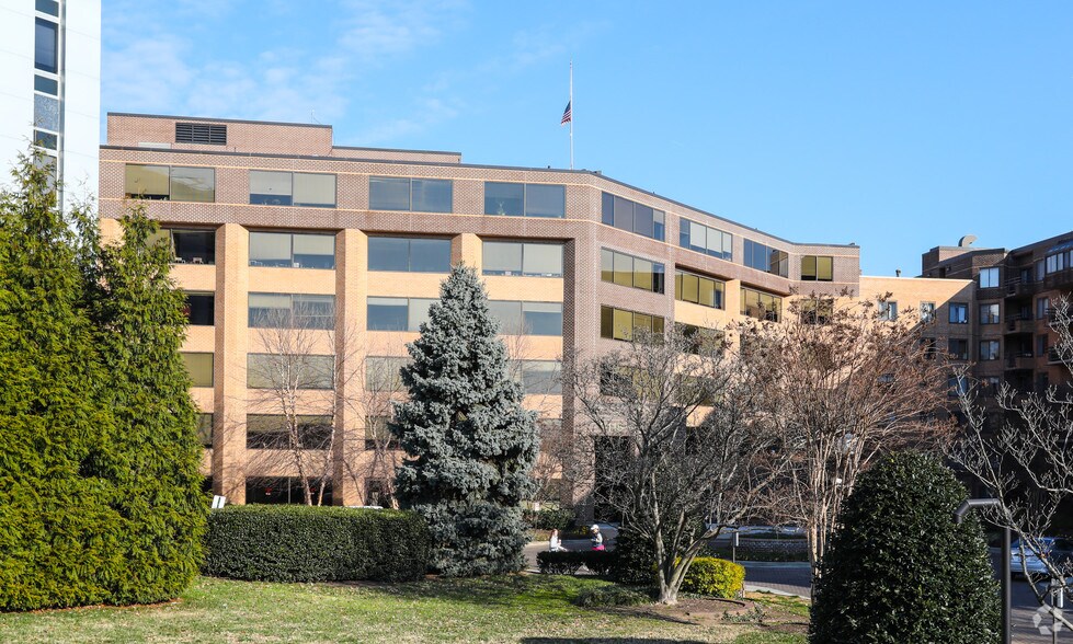 More Photos Of 2115 Wisconsin Ave NW, Washington Office For Lease