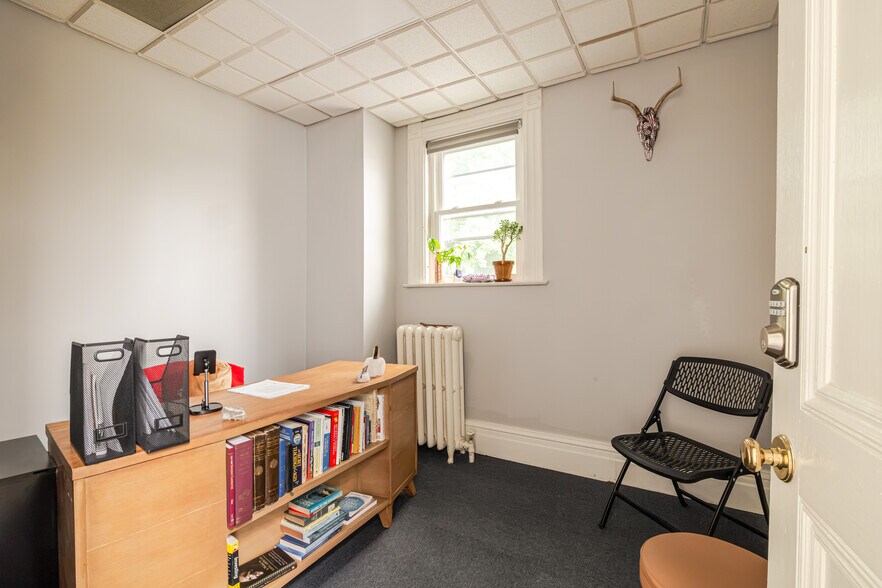 More Photos Of 437 E Allen St, Hudson Office For Sale