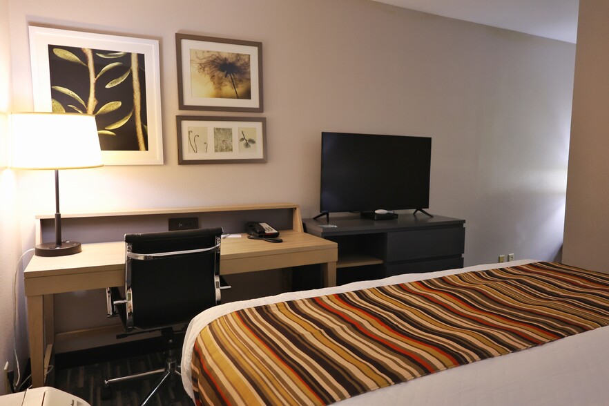 More Photos Of 737 Avon Rd, Sparta Hotel For Sale