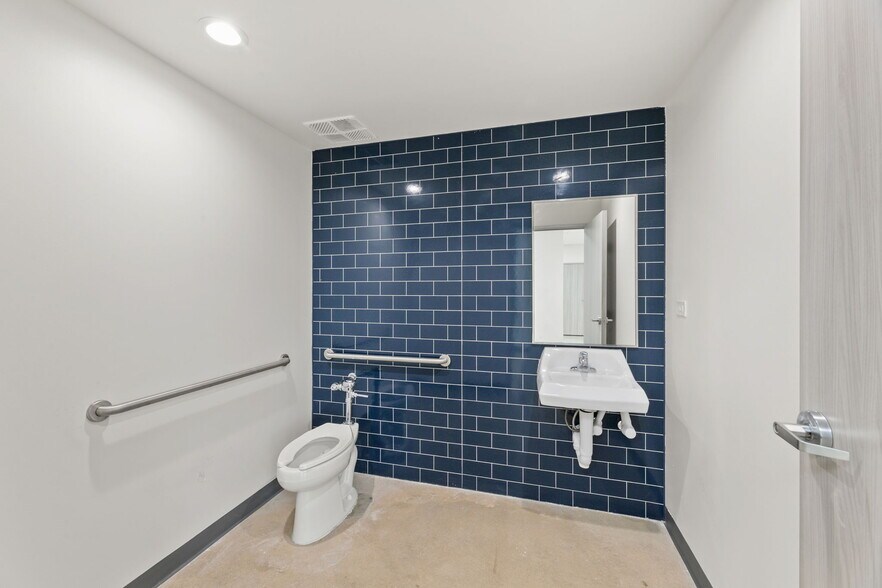 More Photos Of 10042 FM 1976, Universal City Unknown For Lease