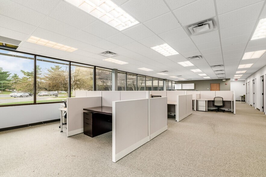 More Photos Of 130 E Wilson Bridge Rd, Worthington Office For Lease