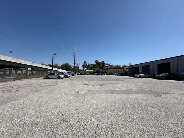 More Photos Of 17 Main St, Savannah Distribution For Lease