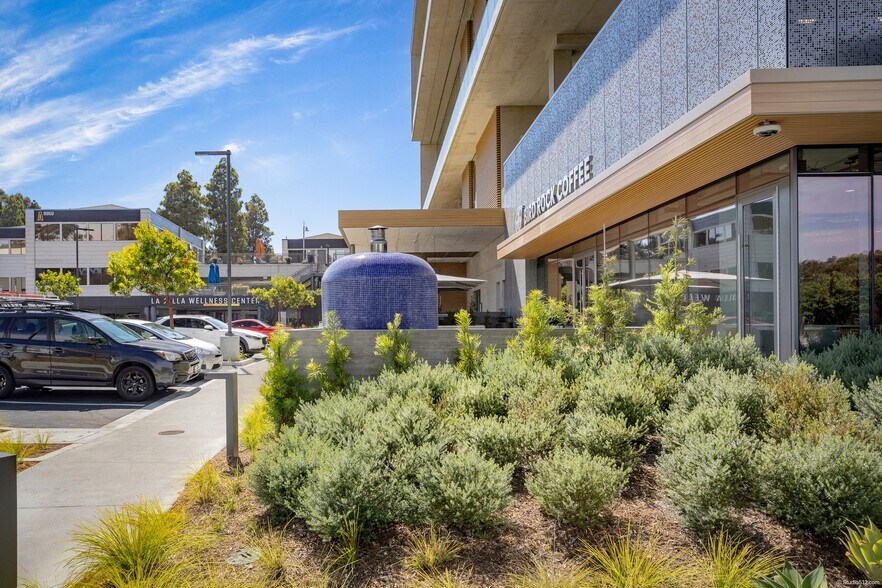 More Photos Of 8950 Villa La Jolla Dr, La Jolla Unknown For Lease