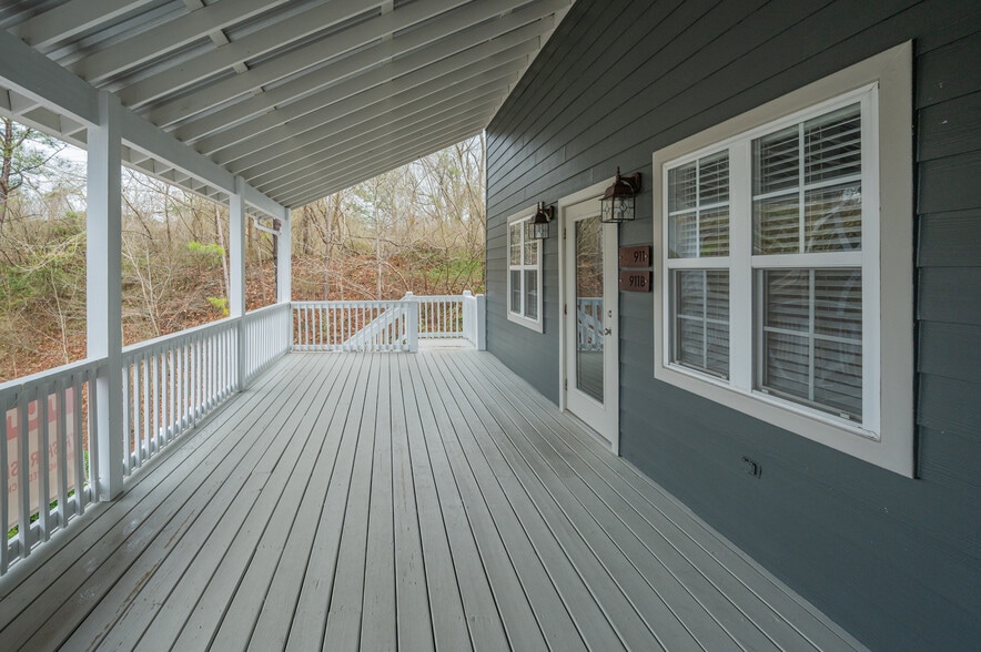 More Photos Of 911 Creekside Ct, Helena Storefront Retail Residential For Sale