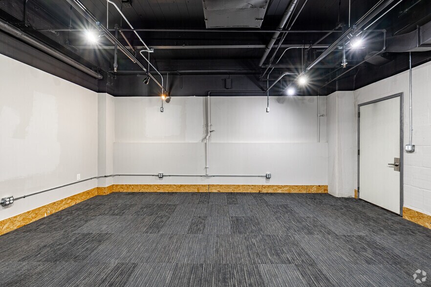 More Photos Of 1 Passaic St, Wood-Ridge Warehouse For Lease