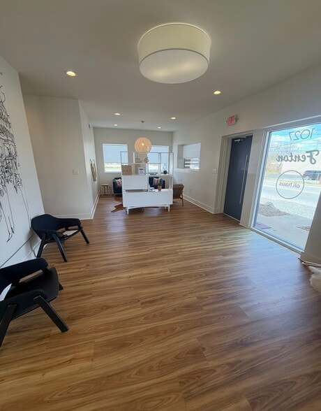 More Photos Of 1027 Arnold St, Greensboro Office For Lease