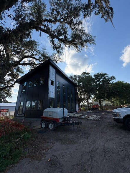 More Photos Of 7031 Market St, Wilmington Office For Lease
