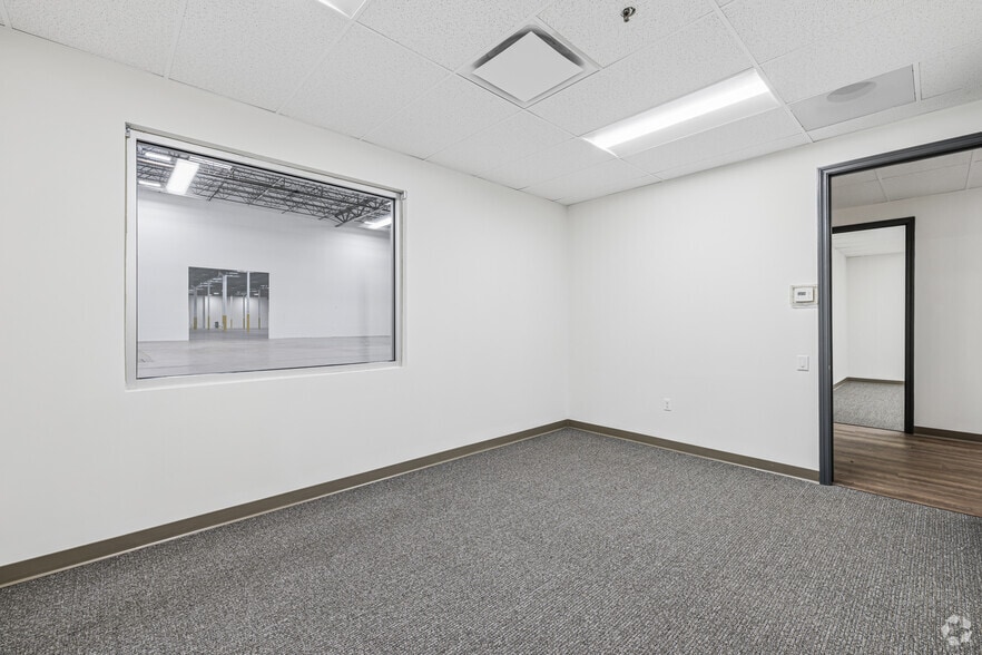 More Photos Of 25 Colony Rd, Jersey City Warehouse For Lease