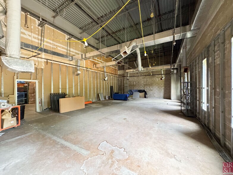 More Photos Of 95 Peters Rd, Bloomfield Light Manufacturing For Lease