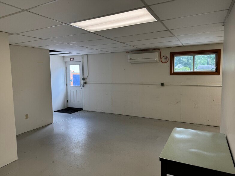 More Photos Of 324 Wells St, Greenfield Food Processing For Lease