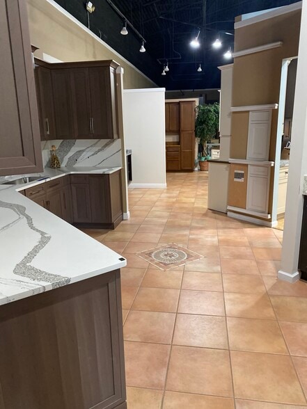 More Photos Of 2599 22nd Ave N, Saint Petersburg Unknown For Lease