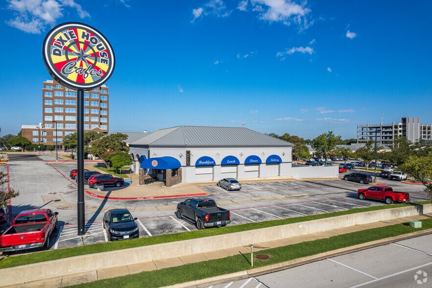 More Photos Of 900 W Airport Fwy, Hurst Unknown For Lease