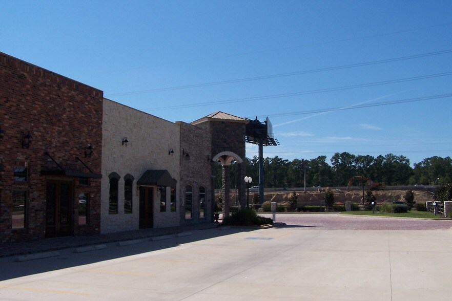 More Photos Of 11133 I-45, Conroe Unknown For Lease