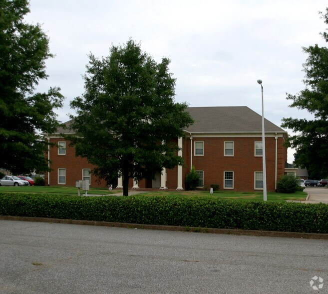 More Photos Of 275 Walnut Bend Rd, Cordova Medical For Sale