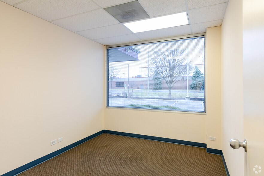 More Photos Of 1715-1785 Winnetka Cir, Rolling Meadows Unknown For Sale