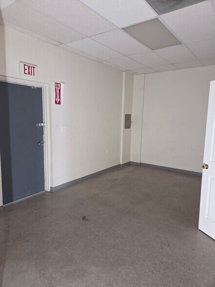 More Photos Of 2704 E Griffin Pkwy, Mission Storefront Retail Office For Lease