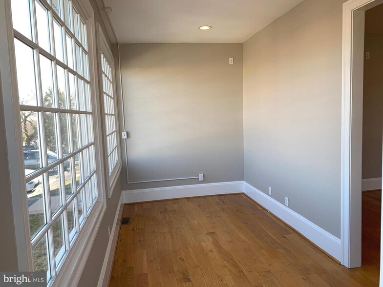More Photos Of 170 W Main St, Purcellville Office Residential For Lease