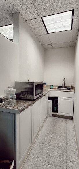 More Photos Of 1132 Spruce Dr, Mountainside Medical For Lease