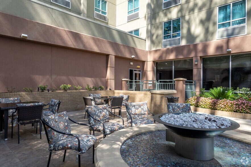 More Photos Of 7611 Katy Fwy, Houston Hotel For Sale