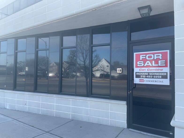 More Photos Of 7641 W 63rd St, Summit Argo Storefront For Sale