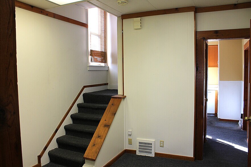 More Photos Of 988 E 185th St, Cleveland Office For Sale