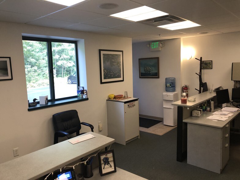 More Photos Of 59-73 Rainmaker Dr, Portland Service For Sale
