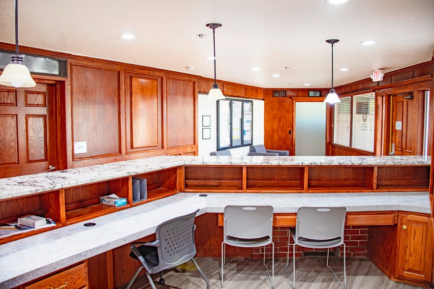 More Photos Of 307 S 7th St, Chickasha Office For Sale