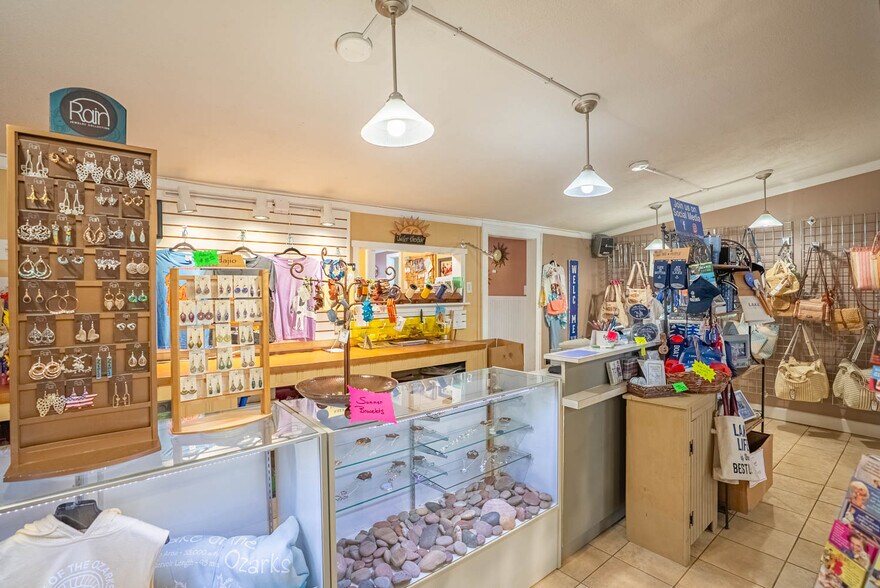 More Photos Of 8 Sunset Hills Ct, Sunrise Beach Storefront For Sale