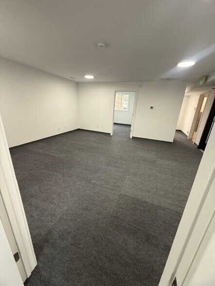 More Photos Of 7817 Pacific Ave, Tacoma Office For Sale