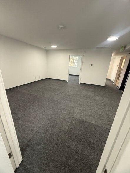 More Photos Of 7817 Pacific Ave, Tacoma Office For Lease