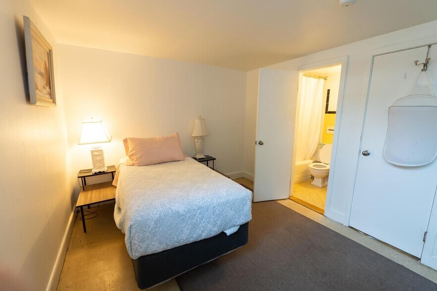 More Photos Of 382 Main St, Falmouth Hotel For Sale