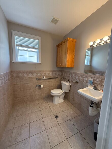 More Photos Of 1106 E South Union Ave, Midvale Office For Sale