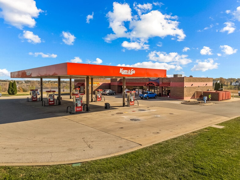 More Photos Of 102 S Ridgecrest Ave, Nixa Convenience Store For Sale