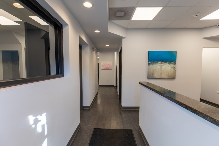 More Photos Of 9300 W Ogden Ave, Brookfield Office For Lease