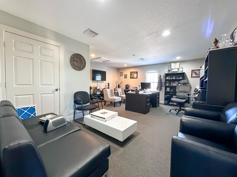 More Photos Of 180 Fitzgerald Rd, Lakeland Office For Sale