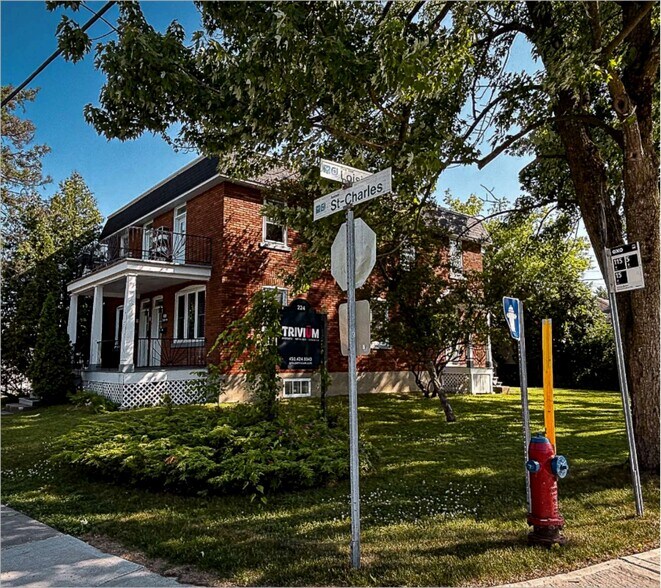 Primary Photo Of 222-224 Av Saint-Charles, Vaudreuil-dorion Office Residential For Lease
