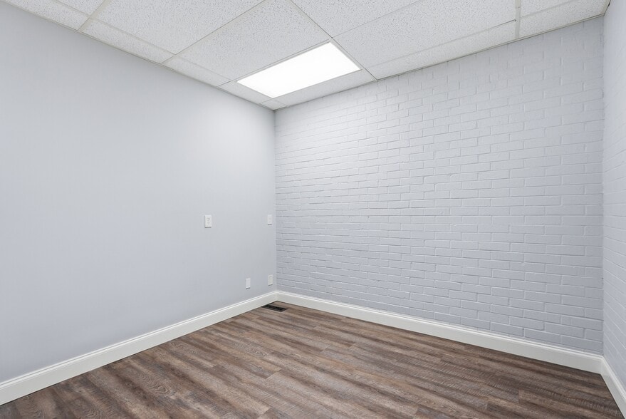 More Photos Of 719 Front St, Conway Office For Lease