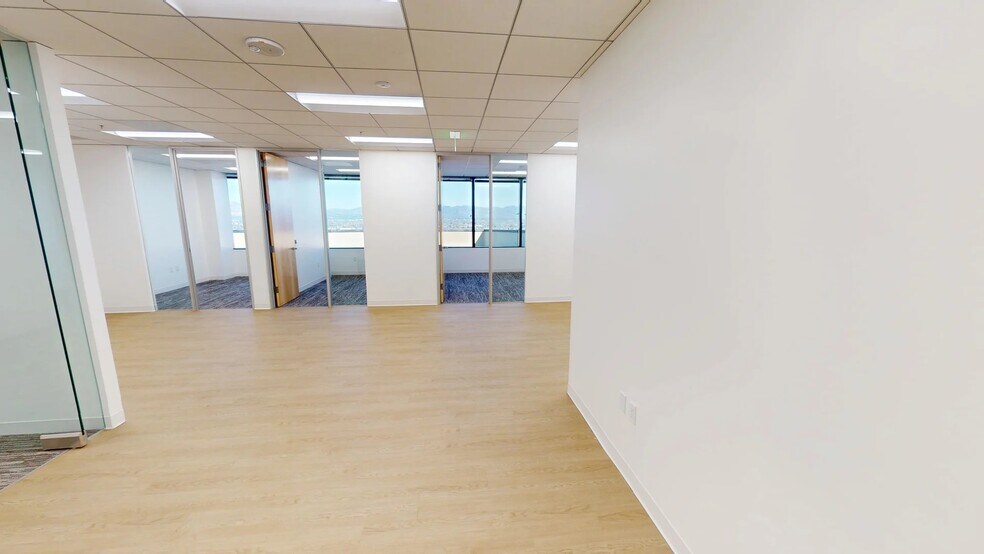 More Photos Of 21700 Oxnard St, Woodland Hills Office For Lease