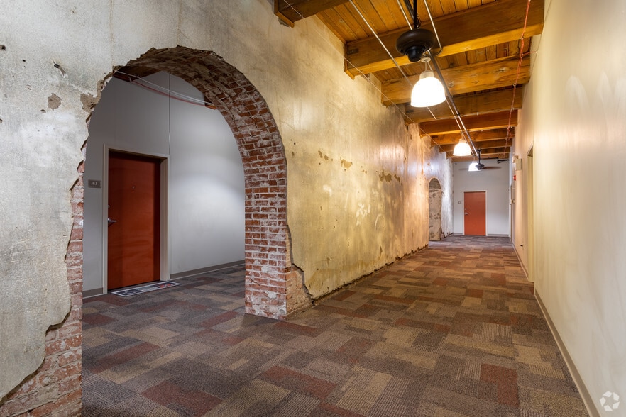 More Photos Of 1114-1116 Washington Ave, Saint Louis Apartments For Lease