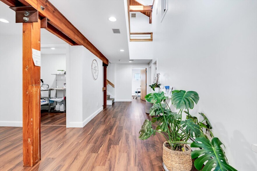 More Photos Of 1049 Main St, West Barnstable Medical For Sale
