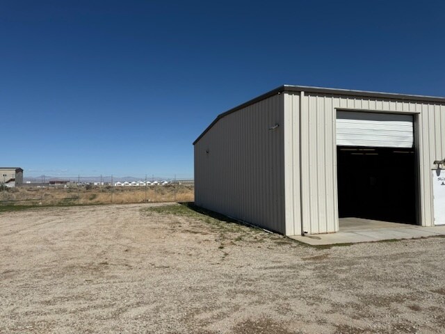 More Photos Of 19331-19441 Neuralia Rd, California City Warehouse For Sale