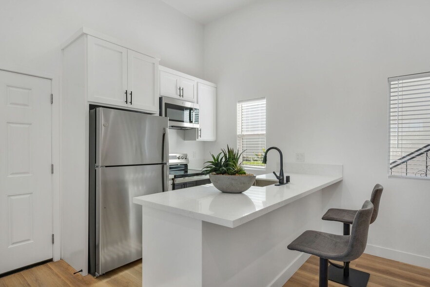 More Photos Of 12571 Kensington Ln, Garden Grove Apartments For Sale