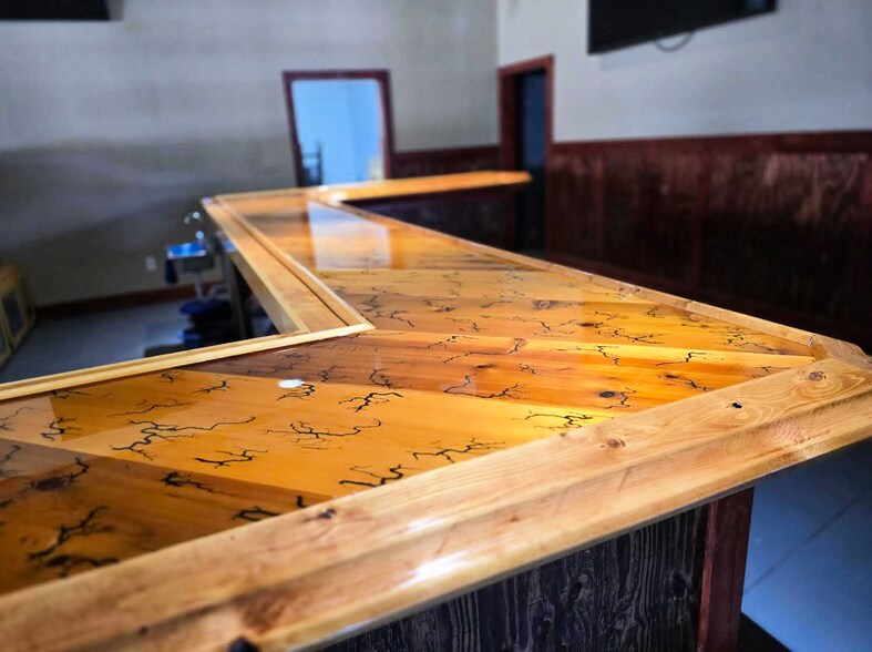 More Photos Of 11706 N Eaton Rd, Hayward Bar For Sale